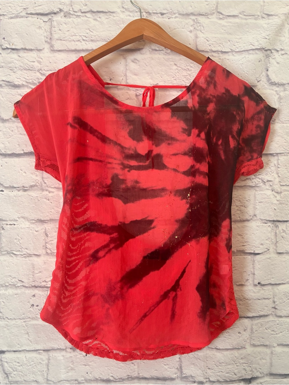 Daytrip Women’s Red Tie-Dye Short Sleeve Top - Medium